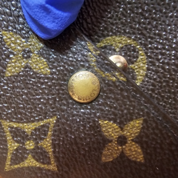 Louis Vuitton VINTAGE Sarah Wallet monogram canvas snap close inside zip - Picture 10 of 15